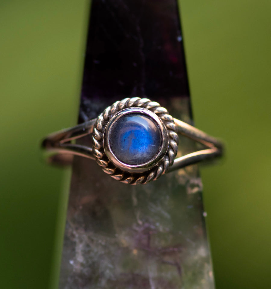 Labradorite Circle Ring