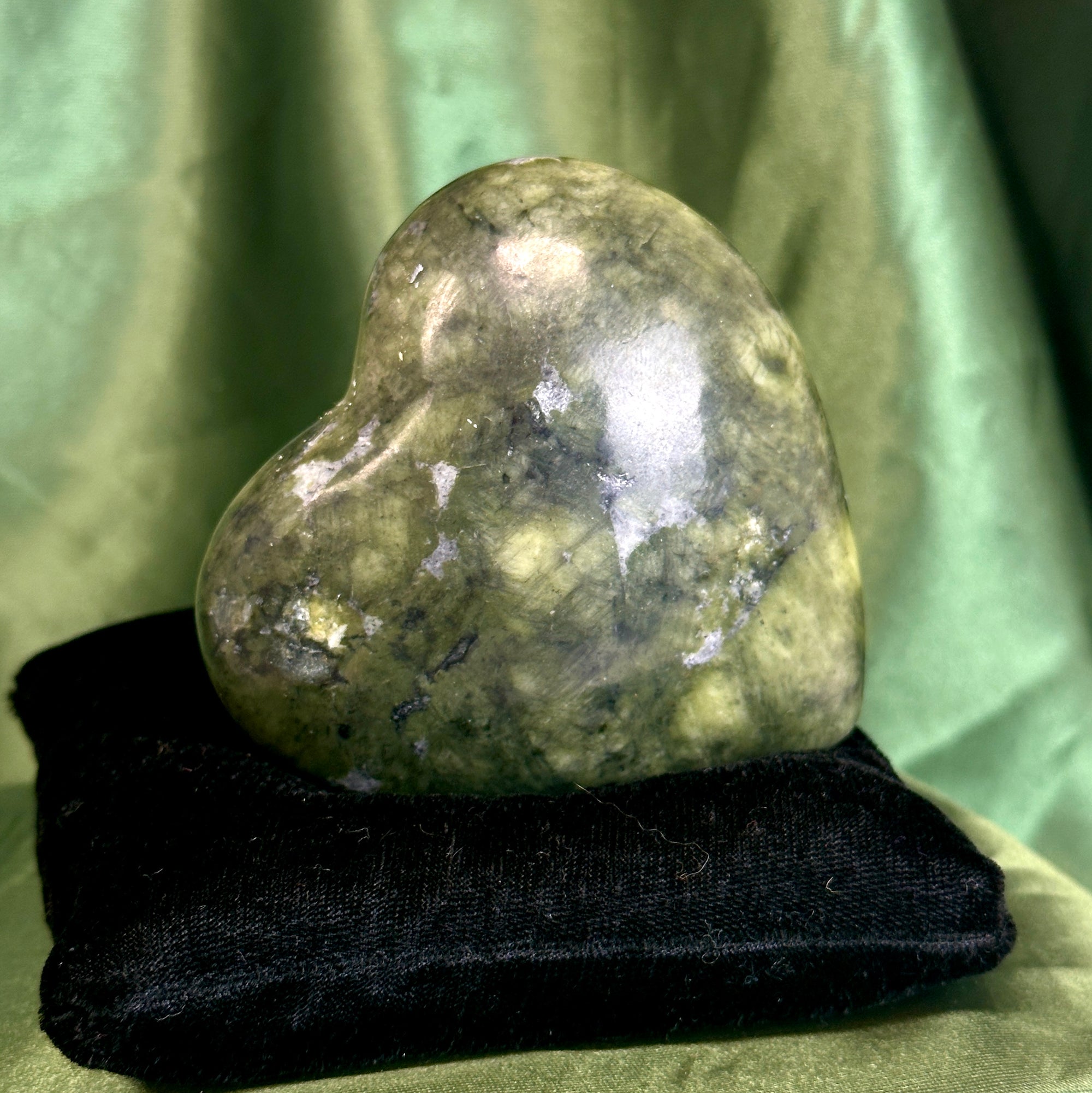 Green Phoenix Marble Heart Carving