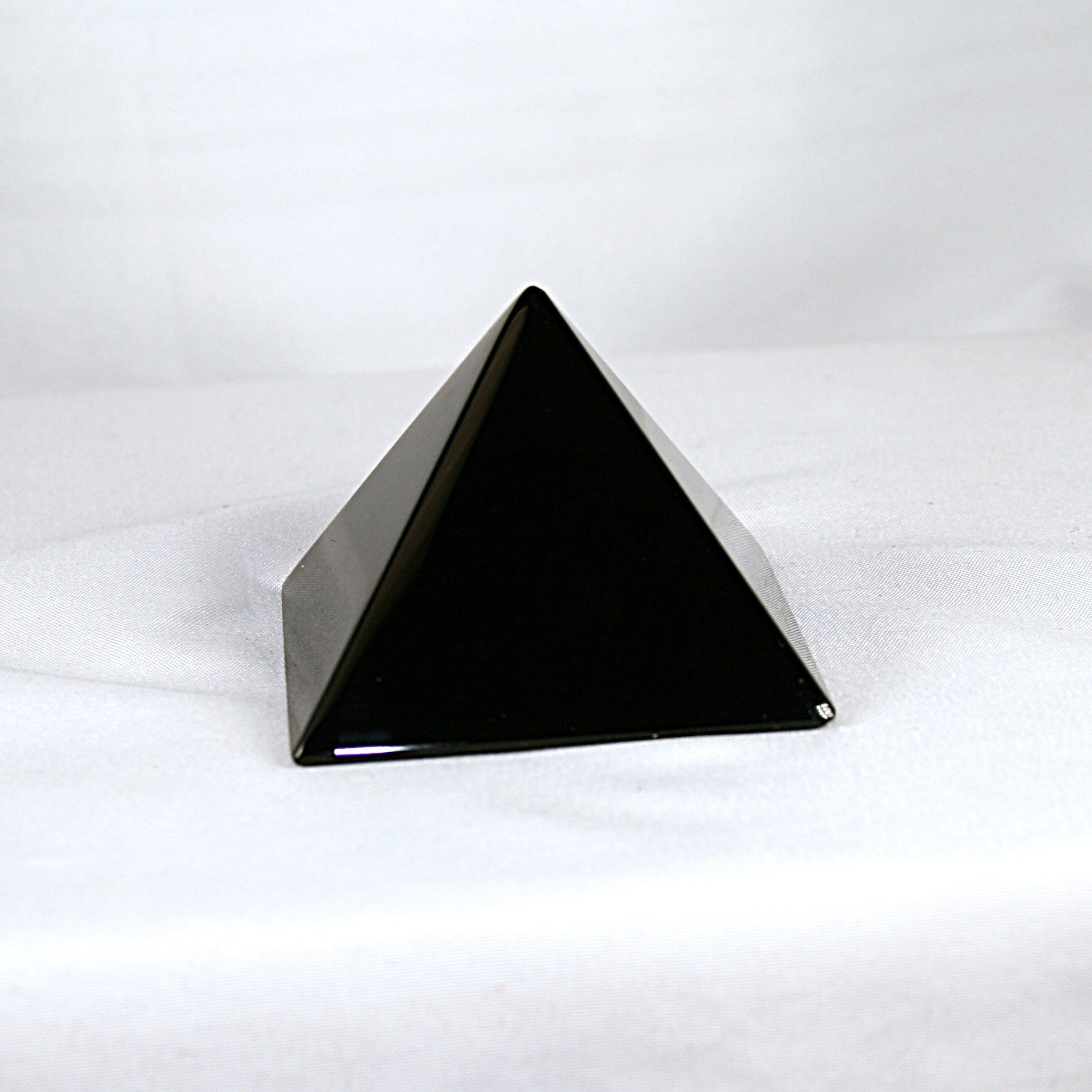 Medium Obsidian Pyramid